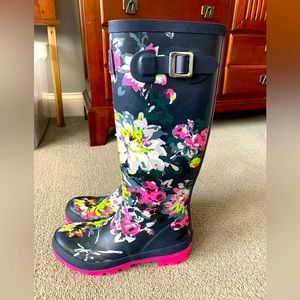 BRAND NEW Rain Boots (Size 7)